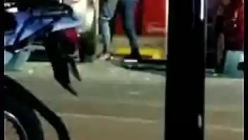 Sexo en la calle afuera de un antro