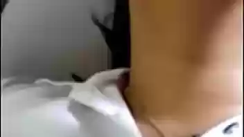 Jugando con una compañera de trabajo