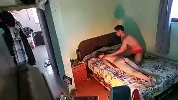 Cuando llega mi esposa del trabajo le doy un masaje, despues le meto la verga